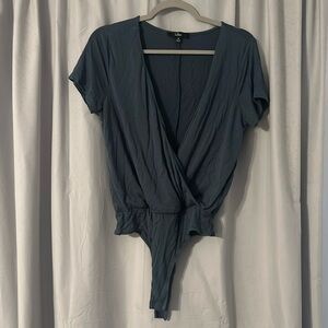 Lulu’s Slate Blue M short sleeve Bodysuit
